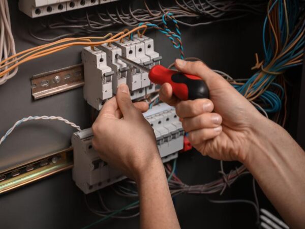 How to Choose an Electrical Company Near Rochester Hills, MI?