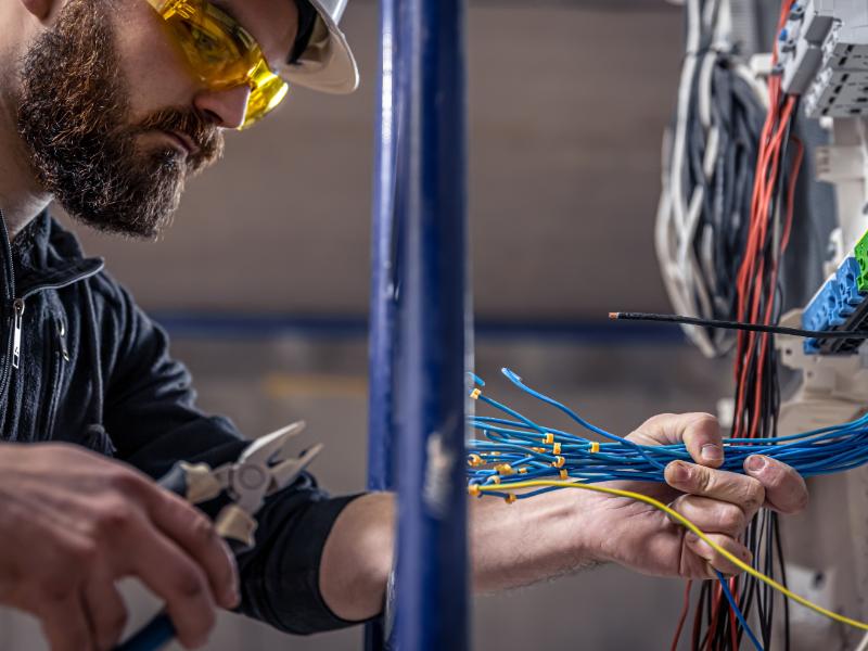 Licensed Electrical Contractor Near West Bloomfield, MI: Expert Wiring & Power Solutions